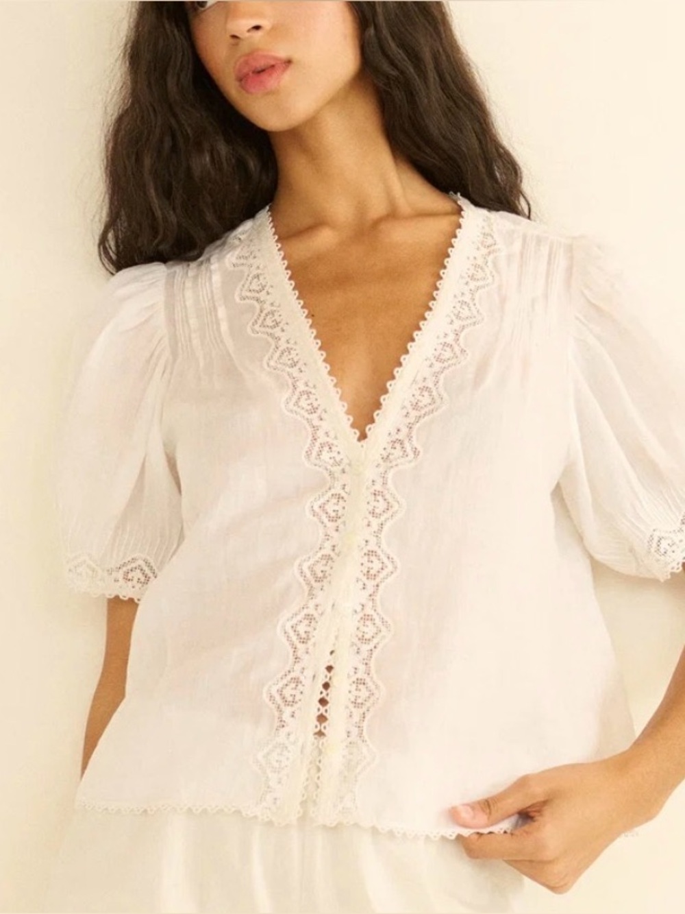 Doen White Eyelet Lace V-Neck Puff Sleeve Top